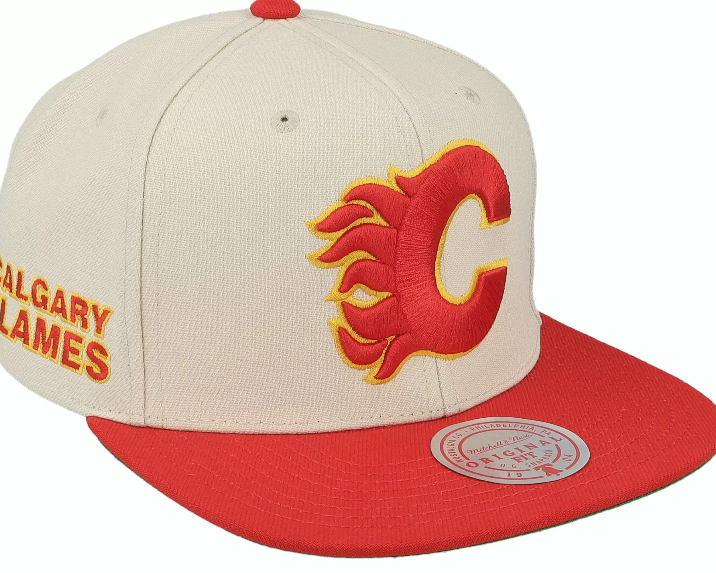 Mitchell & Ness Calgary Flames Vintage Off White Snapback - -Unisex Snapback