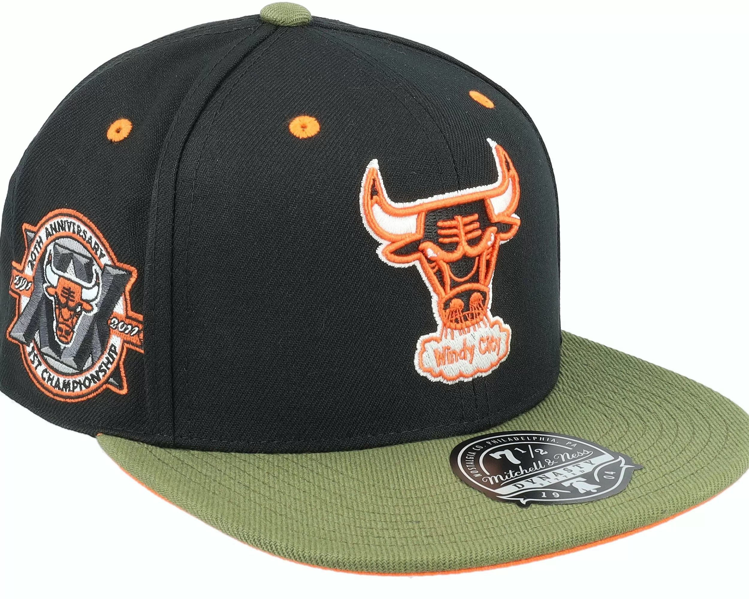 Mitchell & Ness Chicago Bulls Take Flight Black/Green Fitted - -Unisex Fitted