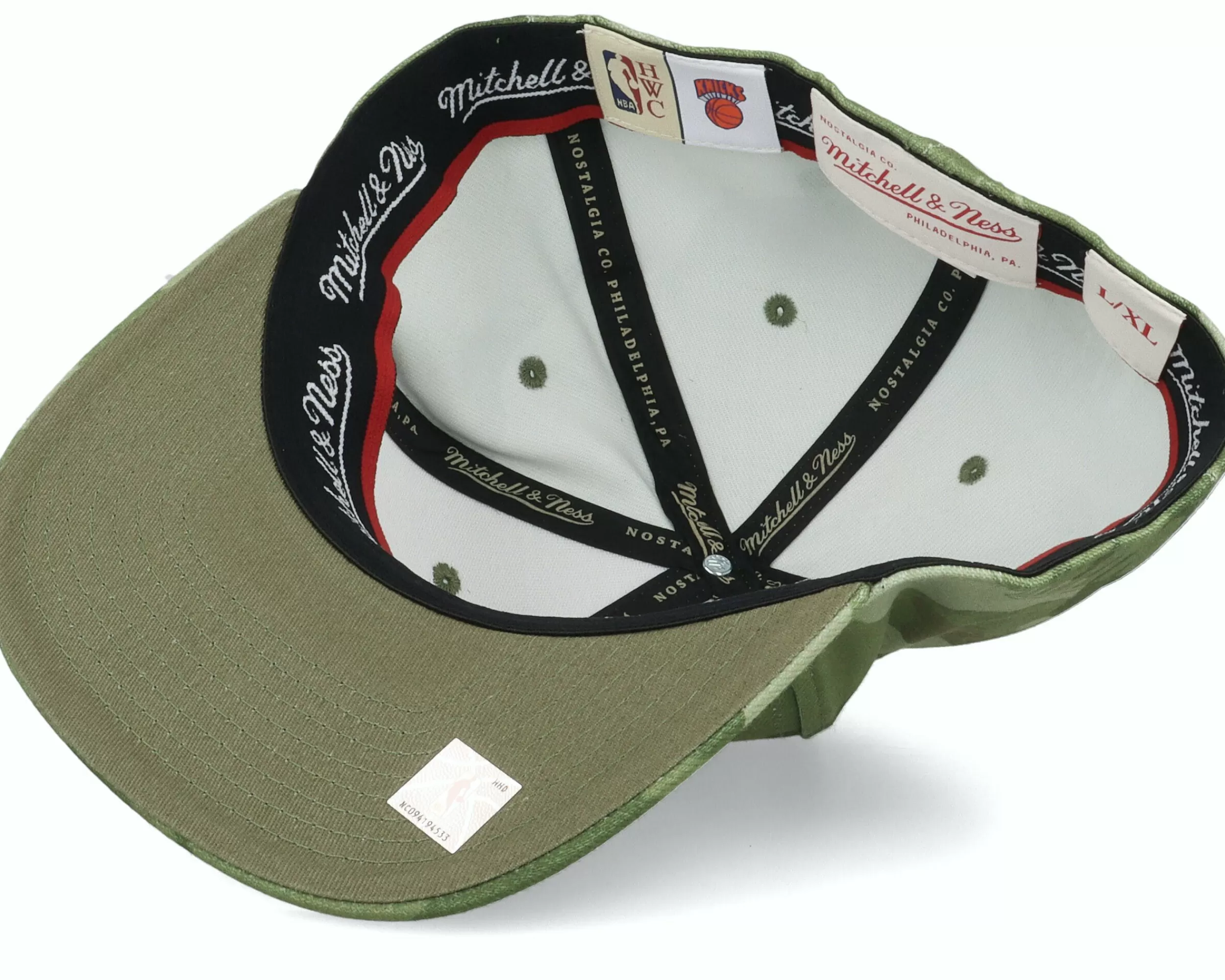 Mitchell & Ness New York Knicks Tonal Camo Stretch Green Camo Fitted - -Unisex Fitted